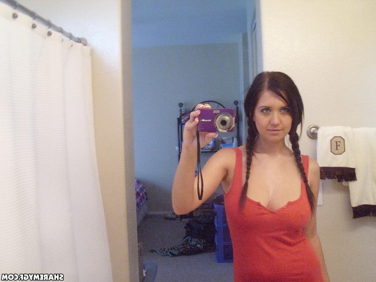 20P Busty hottie Chrissy Marie takes pics of her big boobs and wet pussy