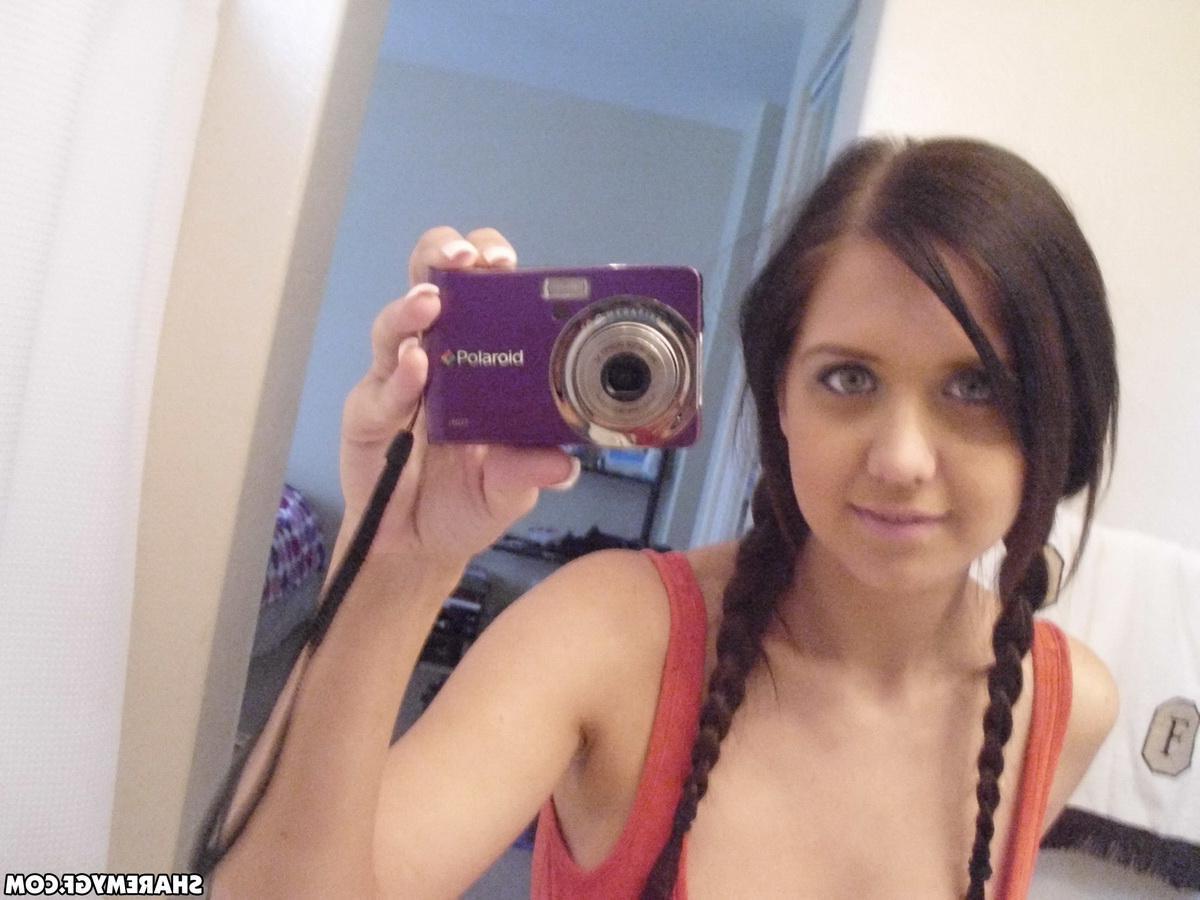20P Busty hottie Chrissy Marie takes pics of her big boobs and wet pussy