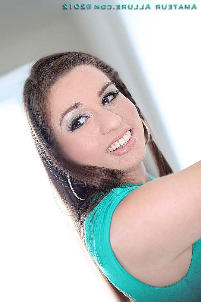 16P Amateur hottie Christie Nelson sucks dick and eats a cum shot