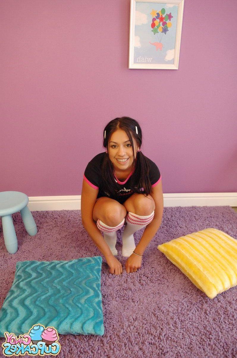 20P Pictures of Cindy Cupcakes stripping to her pigtails