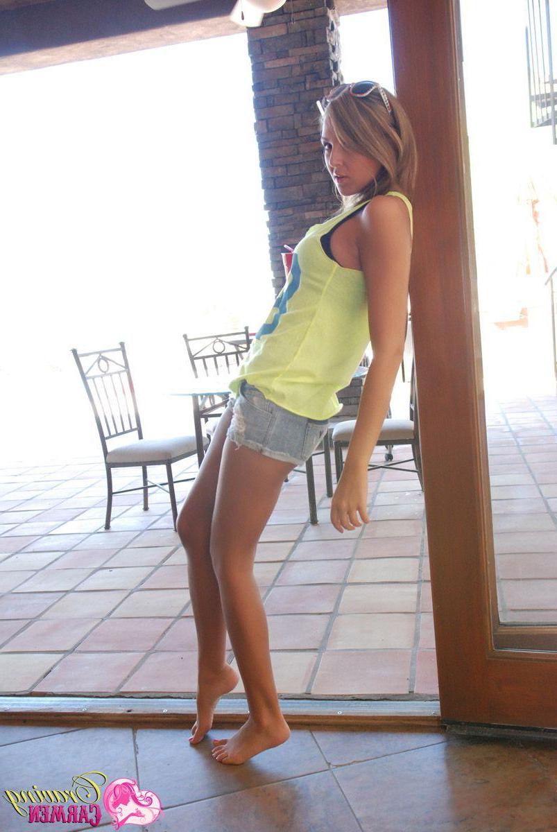 20P Pictures of Craving Carmen stripping on the floor