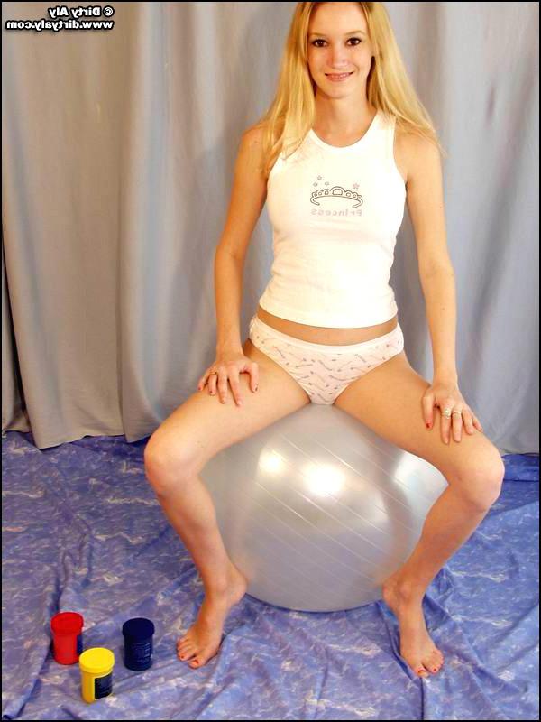 20P Pictures of Dirty Aly playing with body paint on a giant ball