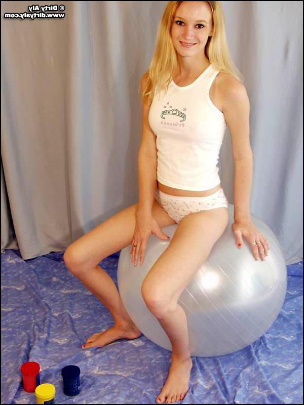 20P Pictures of Dirty Aly playing with body paint on a giant ball