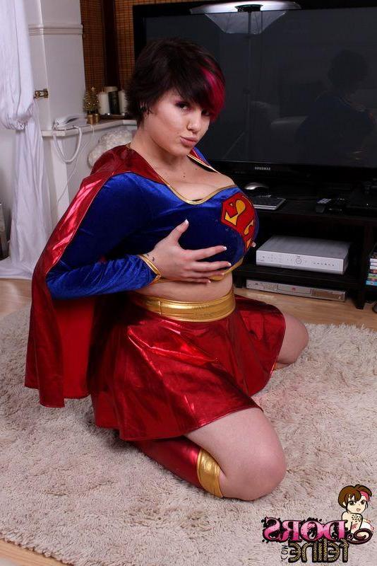 16P Pictures of teen babe Dors Feline showing her super tits