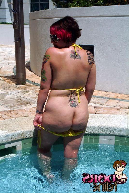 16P Pictures of Dors Feline showing those massive jugs of hers