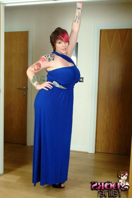 16P Pictures of teen slut Dors Feline showing her enormous tits