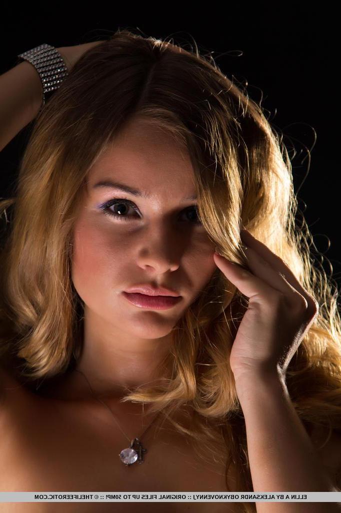 16P Blonde babe Ellin A shows off her sexy naked body just for you