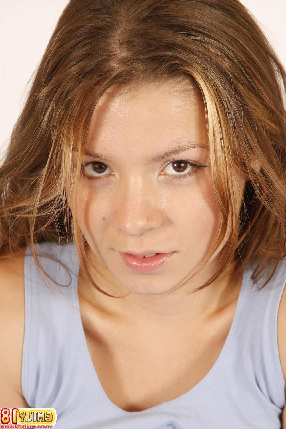 15P Pictures of teen Emily 18 stripping for some lovin'