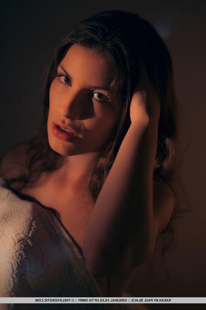 16P Erotic pin up Raeah invites you over for some passionate fun in her bed