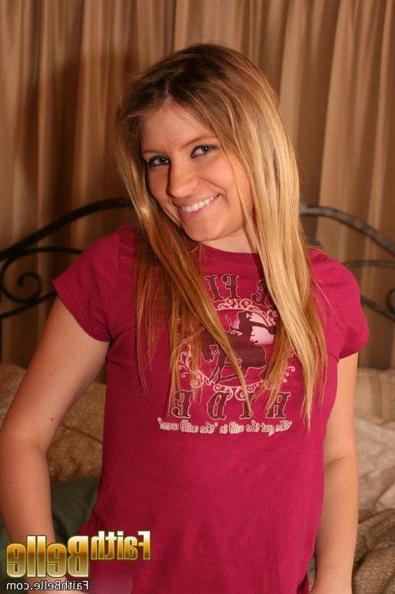 20P Pictures of Faith Belle stripping naked in bed