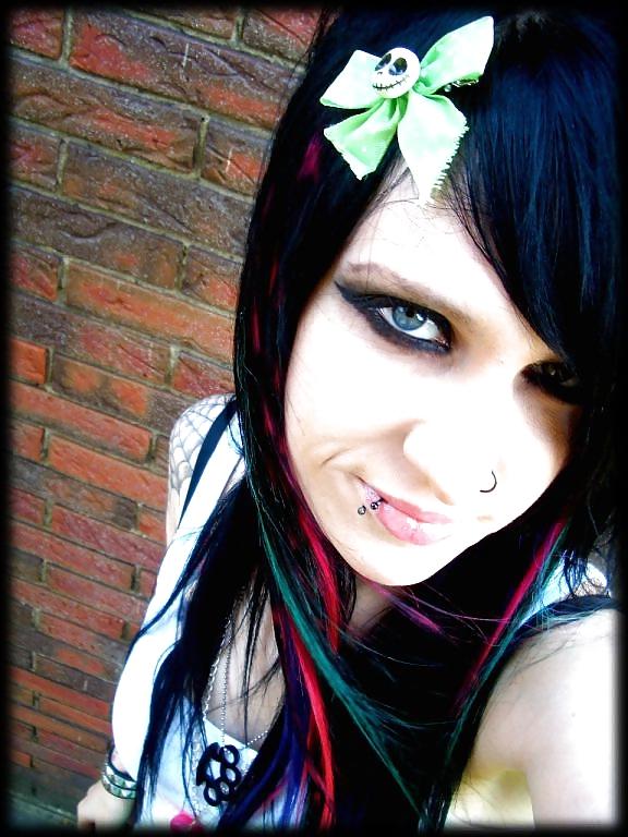 25P Moshe Loves Hot Teen Emo Girls