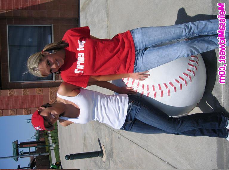 20P Pictures of teen Melissa Midwest going out to a ball game with her friend Jacky