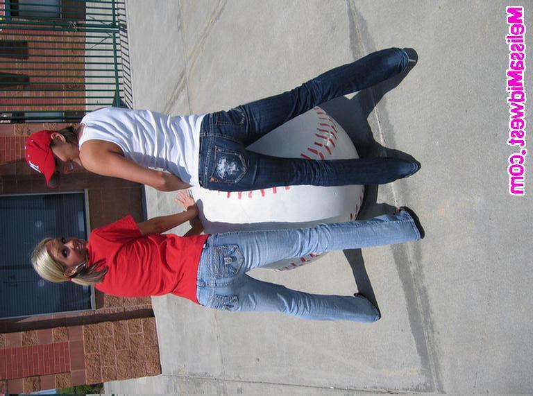 20P Pictures of teen Melissa Midwest going out to a ball game with her friend Jacky