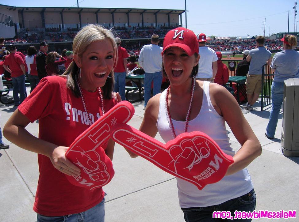 20P Pictures of teen Melissa Midwest going out to a ball game with her friend Jacky