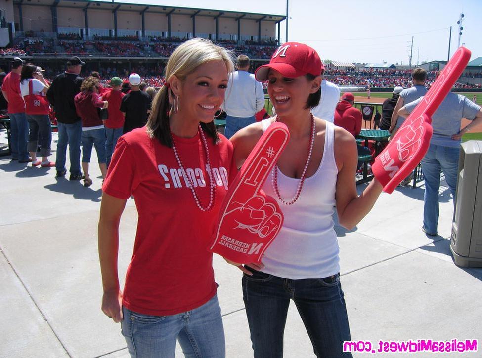 20P Pictures of teen Melissa Midwest going out to a ball game with her friend Jacky