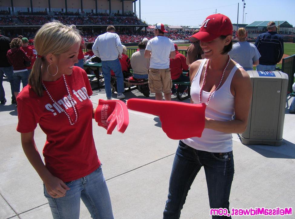 20P Pictures of teen Melissa Midwest going out to a ball game with her friend Jacky