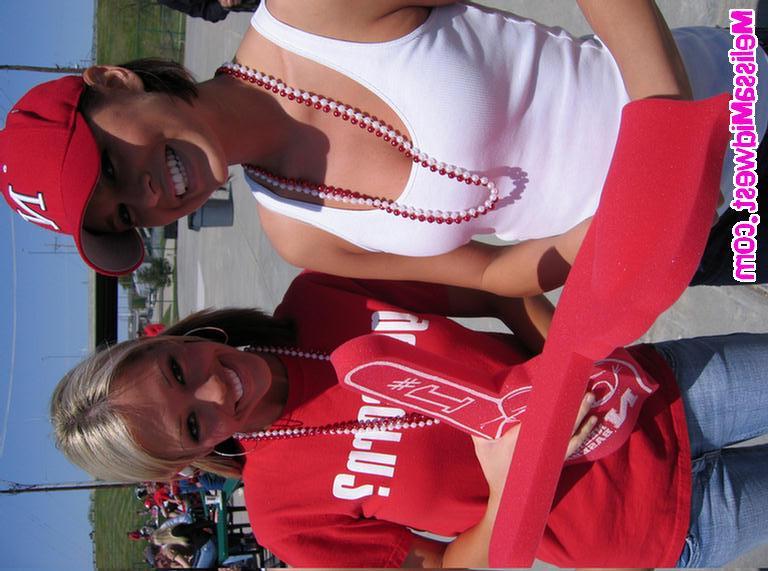 20P Pictures of teen Melissa Midwest going out to a ball game with her friend Jacky