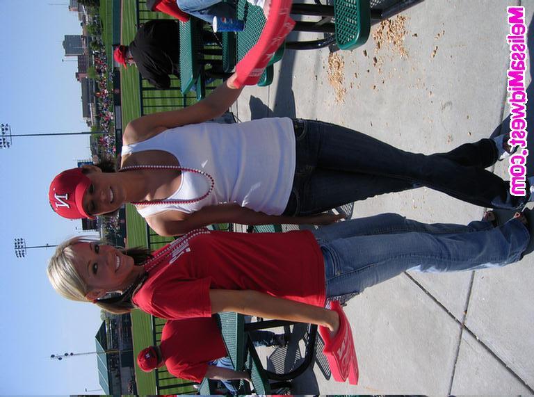 20P Pictures of teen Melissa Midwest going out to a ball game with her friend Jacky