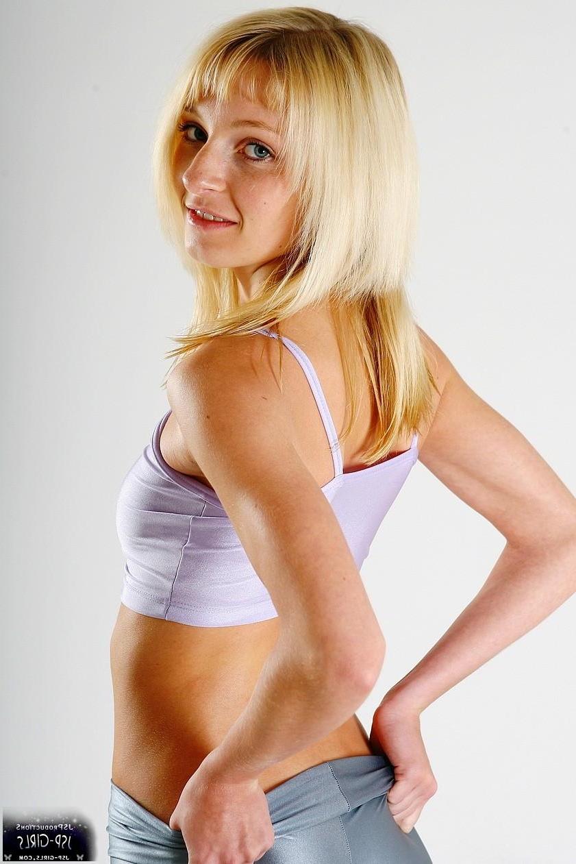 16P Pictures of Justine getting hot while she does yoga