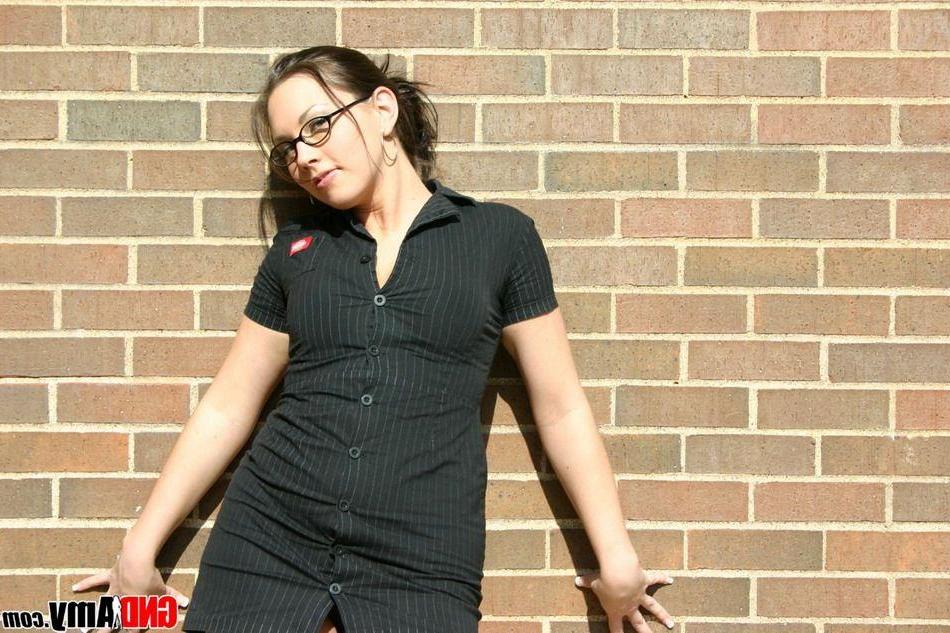 12P Pictures of GND Amy stripping to her panties