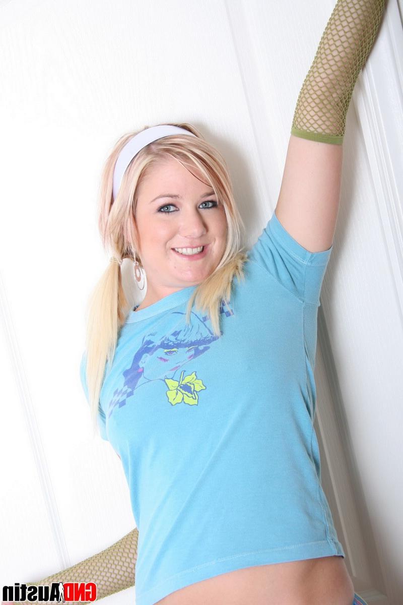 12P Blonde babe Austin exposes her perfectly shaved pussy as she peels off her colorful panties