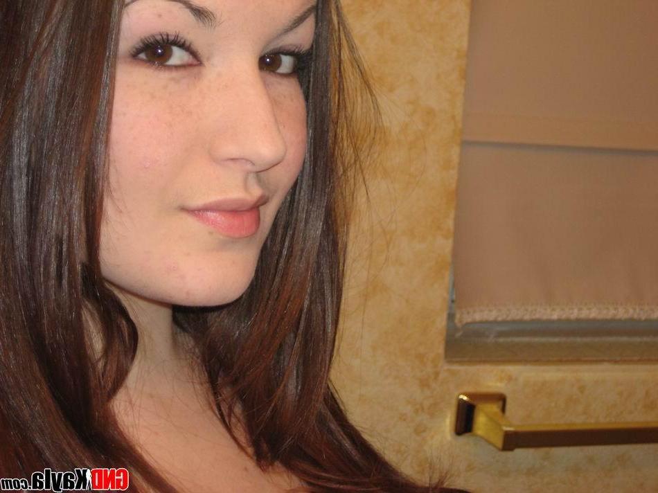 12P Pictures of GND Kayla taking pics of her big boobs