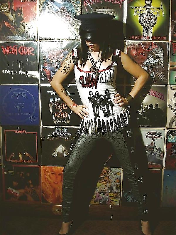 15P Emo chicks