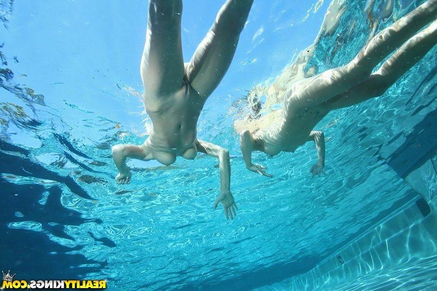 20P Pictures of four hot teen girls eating wet pussy