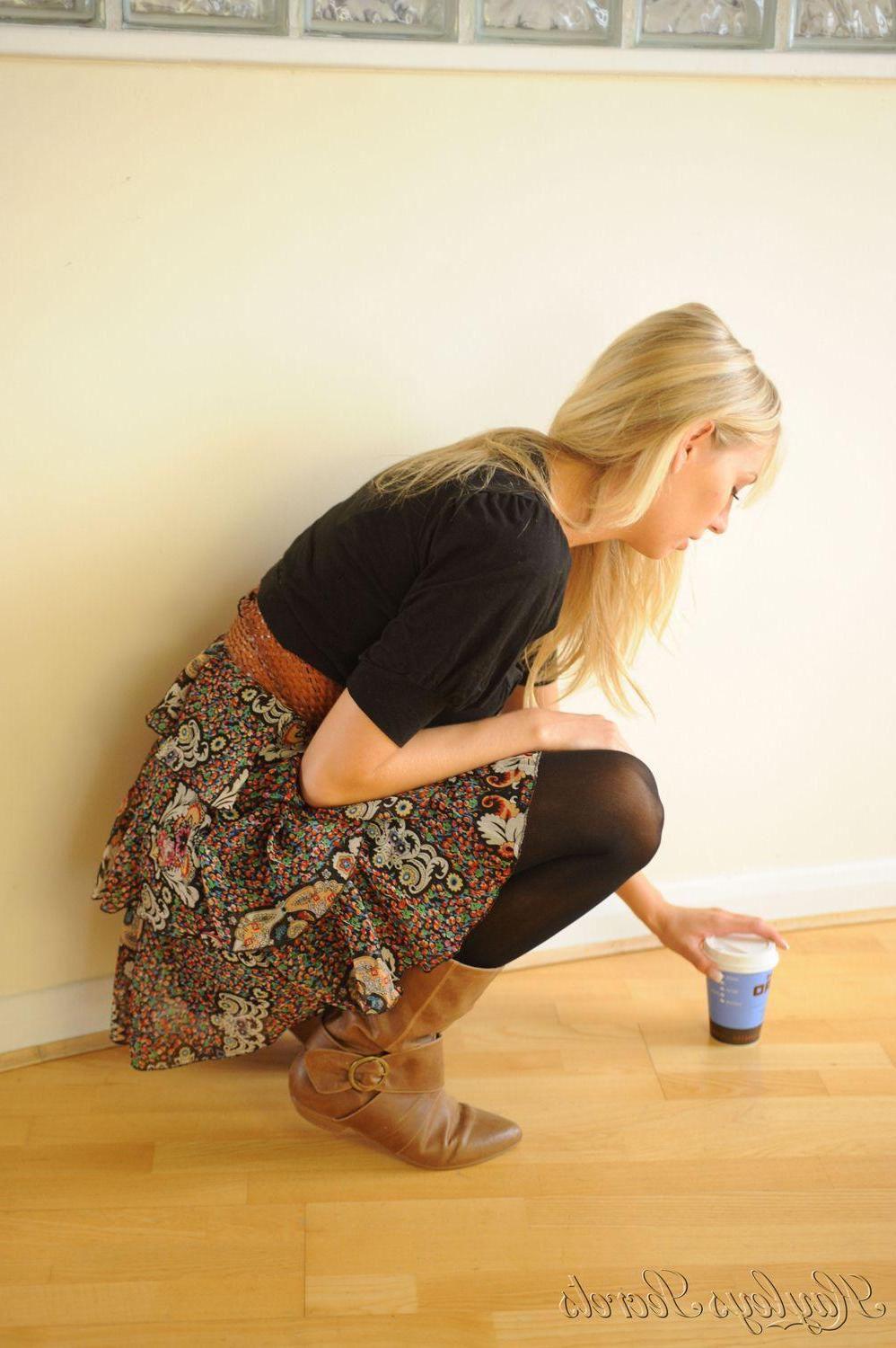 12P Pictures of Hayley Marie stripping naked on her coffee break