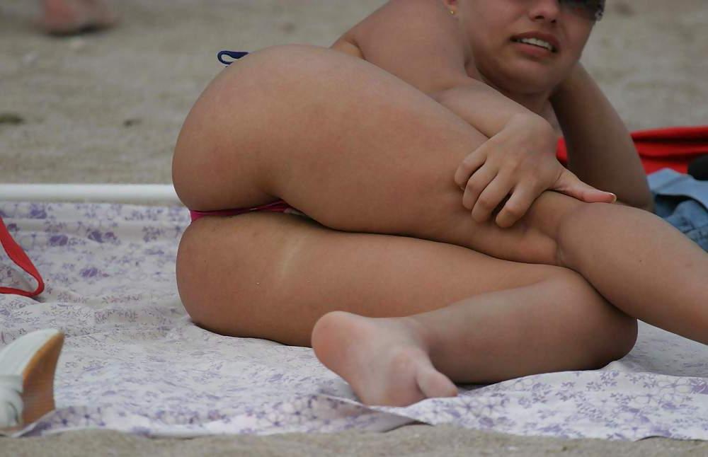 25P Hottest Bikini Babes