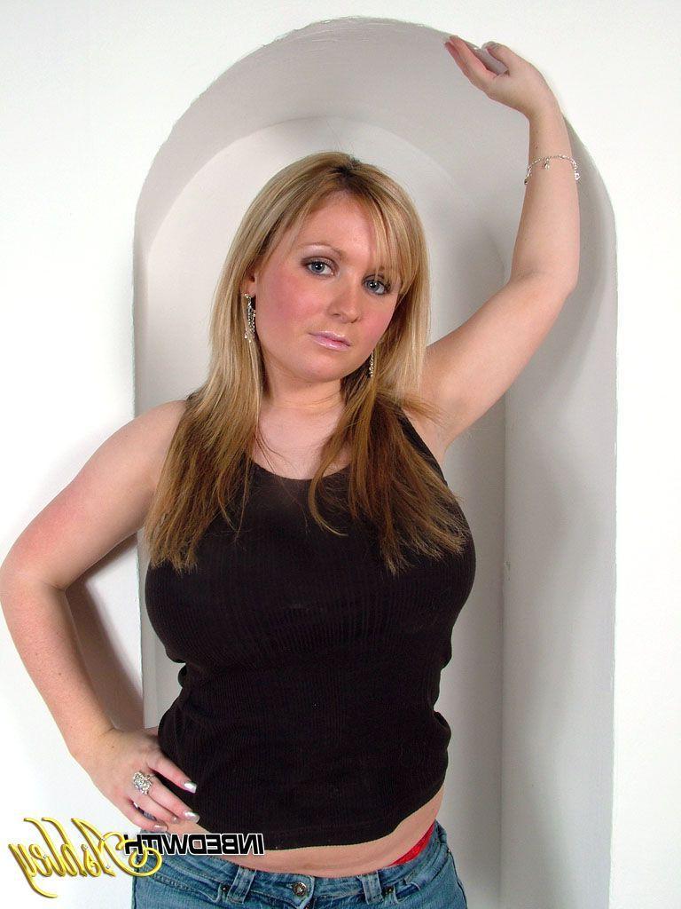 16P Pictures of In Bed With Ashley showing off her big boobs