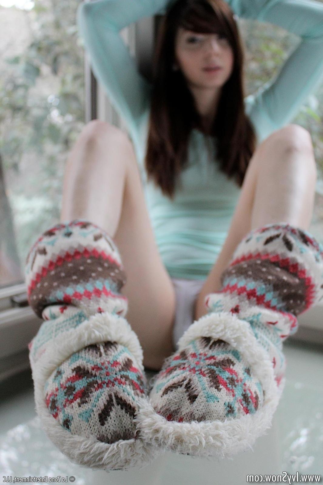 15P Ivy Snow shoots this amateur set on her own where she strips down to nothing and has some fun with her toys
