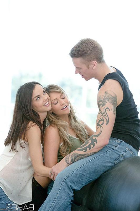 14P Mia Malkova and girlfriend give ball licking blowjob during threesome