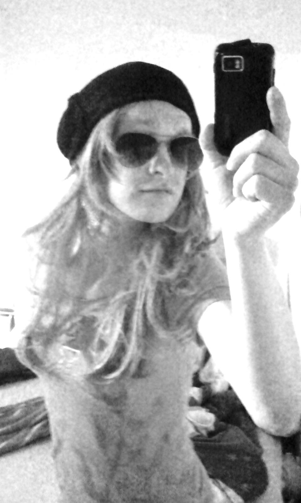 11P Cute German CD. Black and White Pics xD