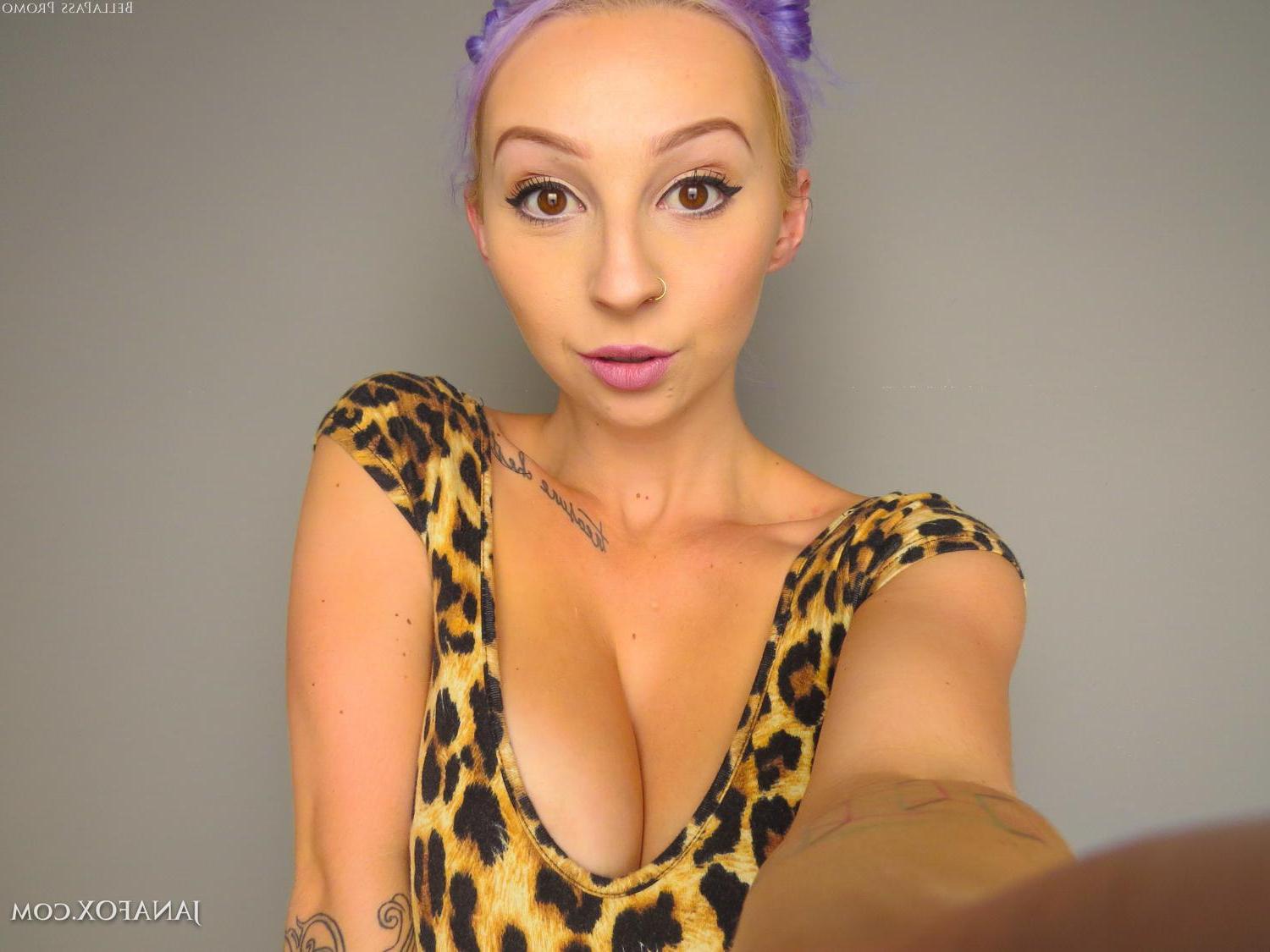 15P Blonde girl Jana Fox takes some hot selfies in "Spotted Kitteh"