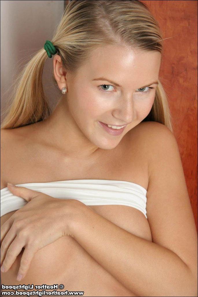 20P Pictures of Heather Lightspeed stripping for you