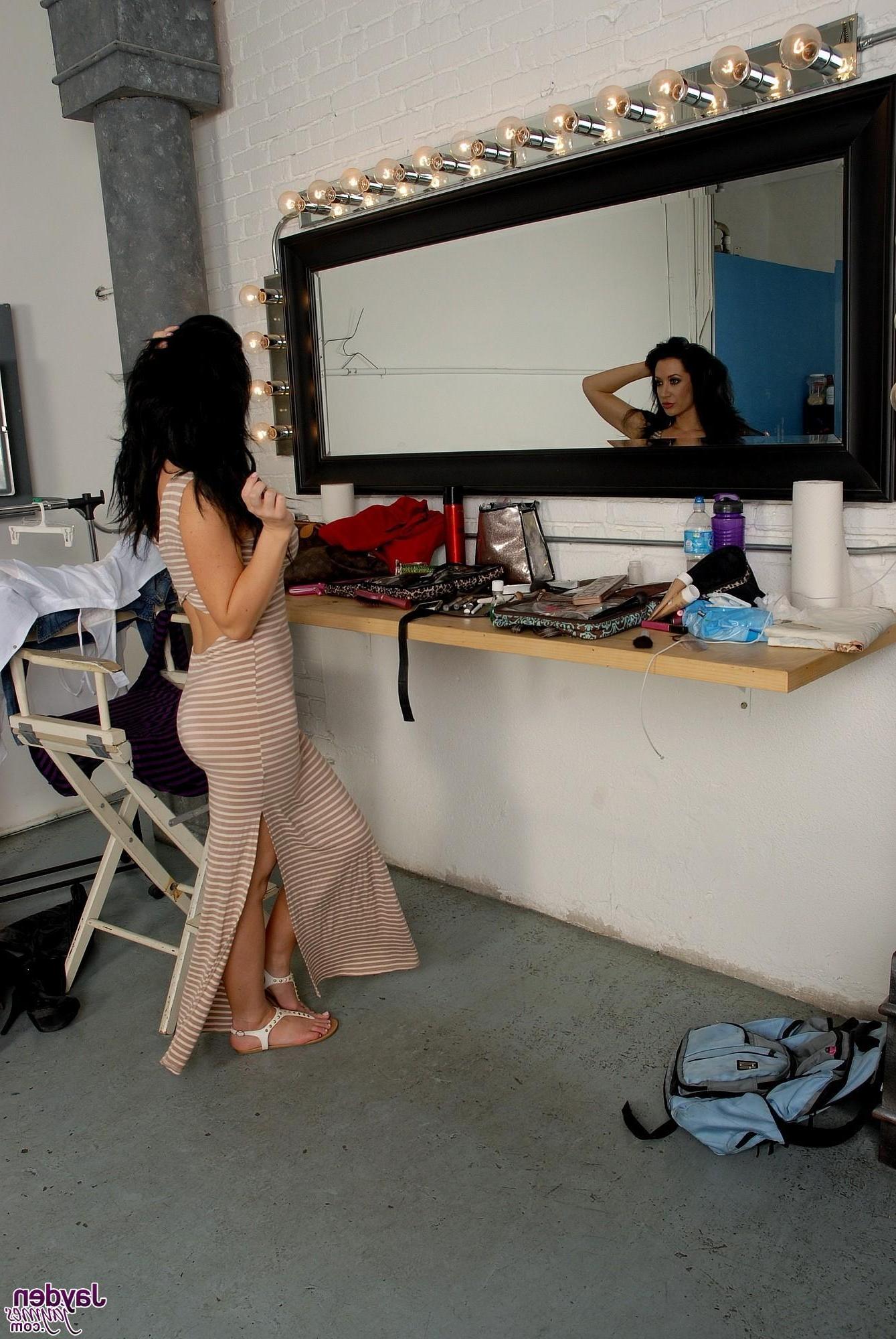 15P Busty hottie Jayden Jaymes gives you a peek inside her dressing room