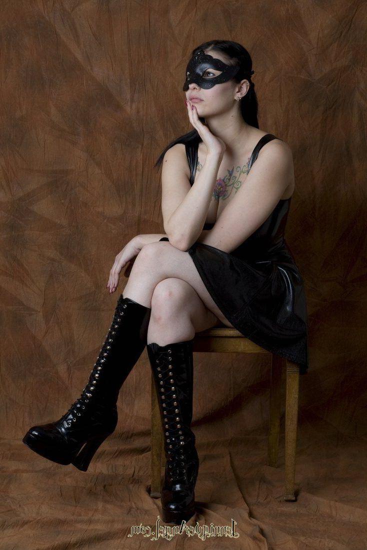 15P Pictures of teen cutie Jennique Angel giving you a hot gothic tease
