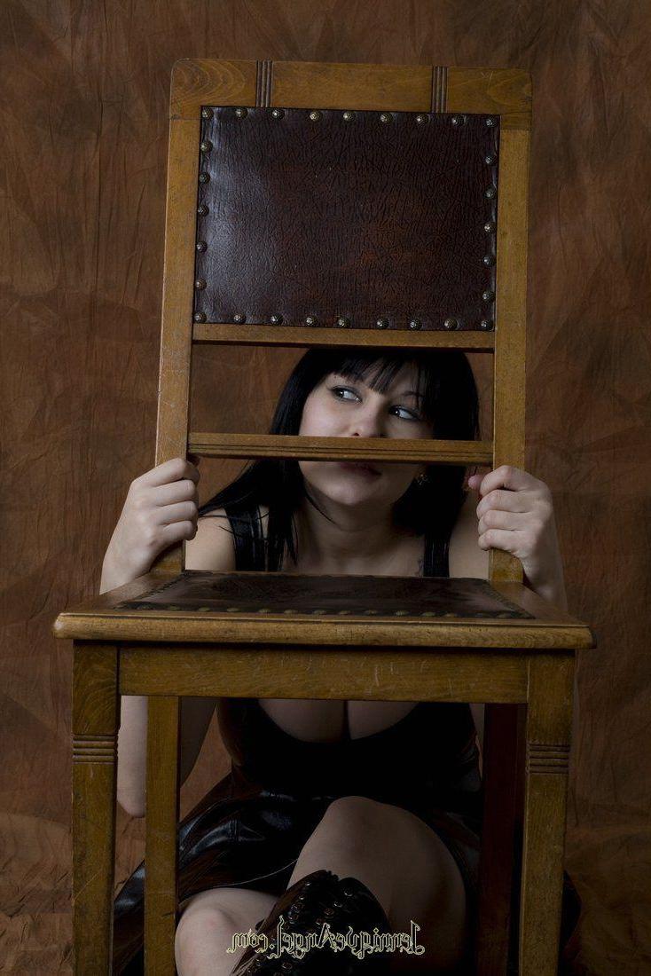 15P Pictures of teen cutie Jennique Angel giving you a hot gothic tease