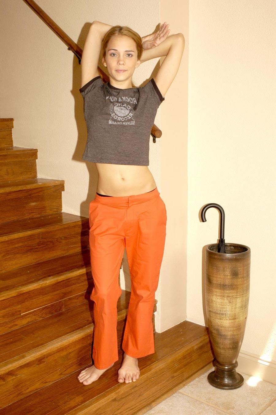 16P Pictures of Jenny Heart stripping on the stairs