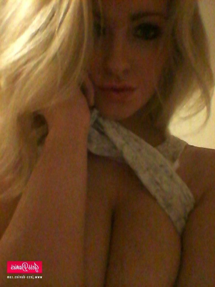12P Jess Davies strips from her white top to expose her big boobs
