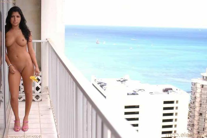16P Jezebele gets naked on the balcony
