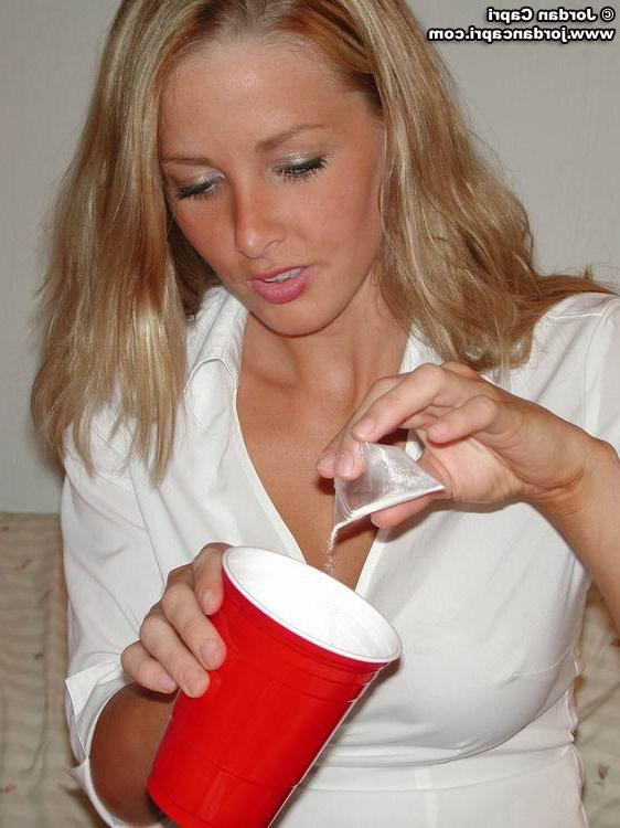 20P Pictures of 2 horny schoolgirls eating pussy