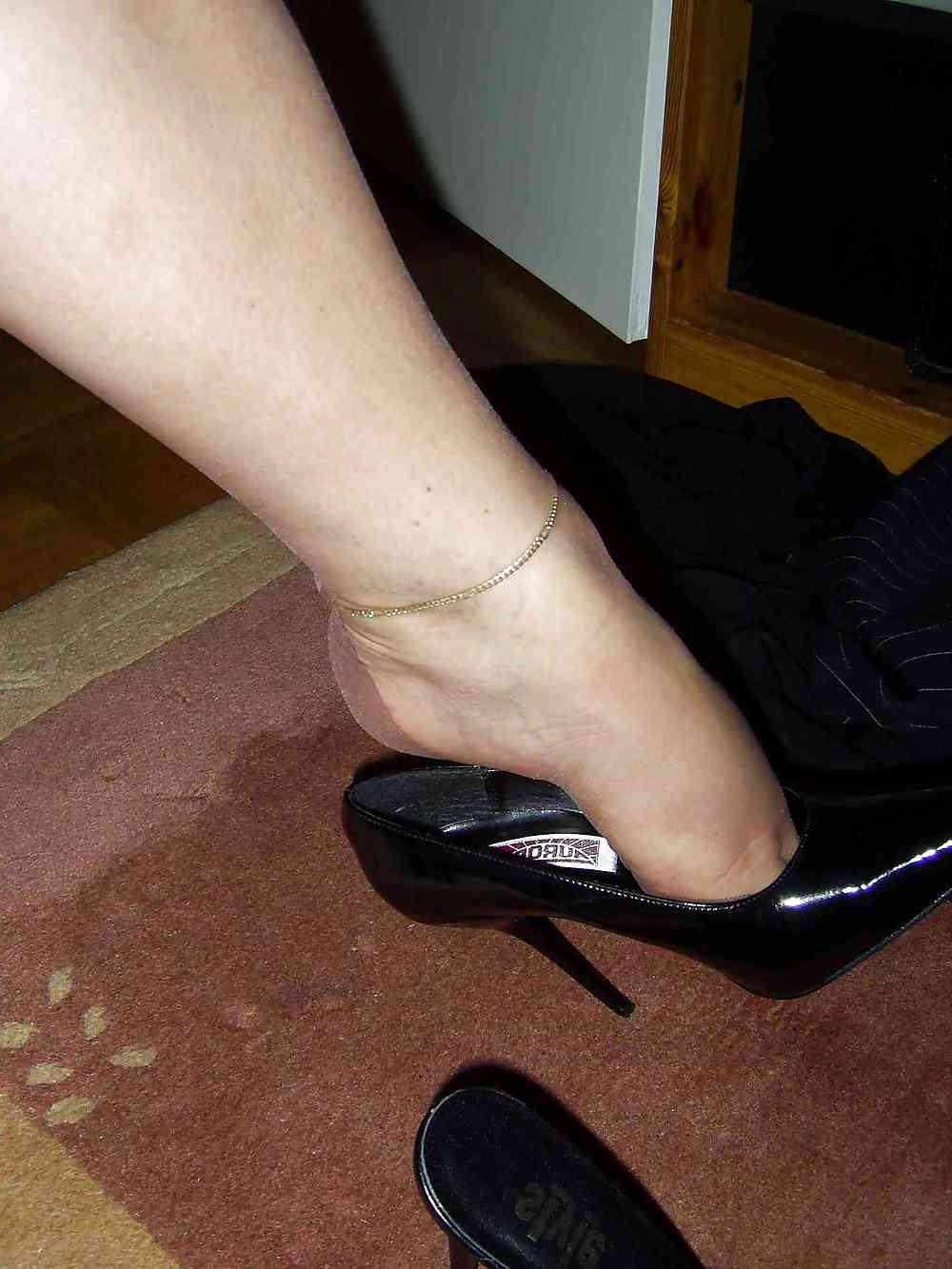 16P Stockings and heels