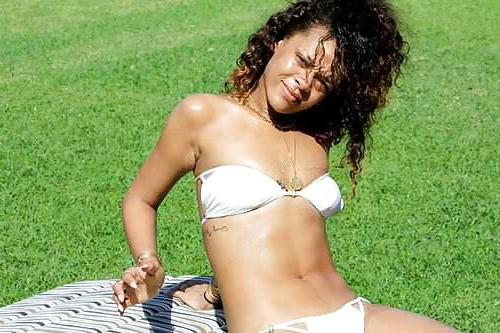 25P Robyn Rihanna Fenty 