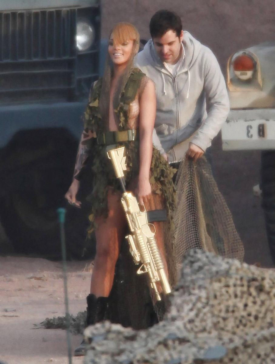 25P Robyn Rihanna Fenty 