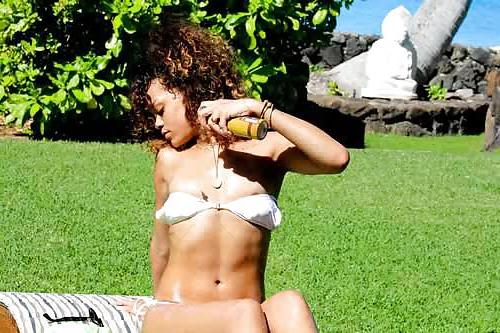 25P Robyn Rihanna Fenty 