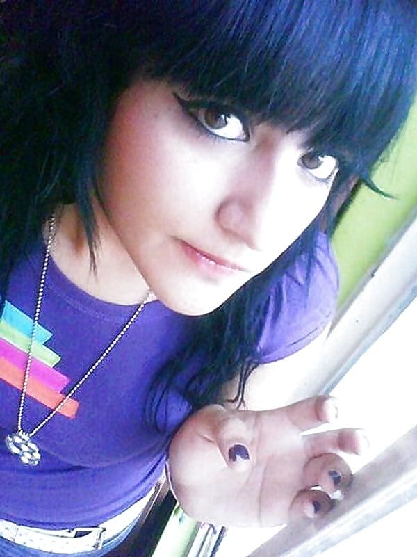 25P Emo Girls