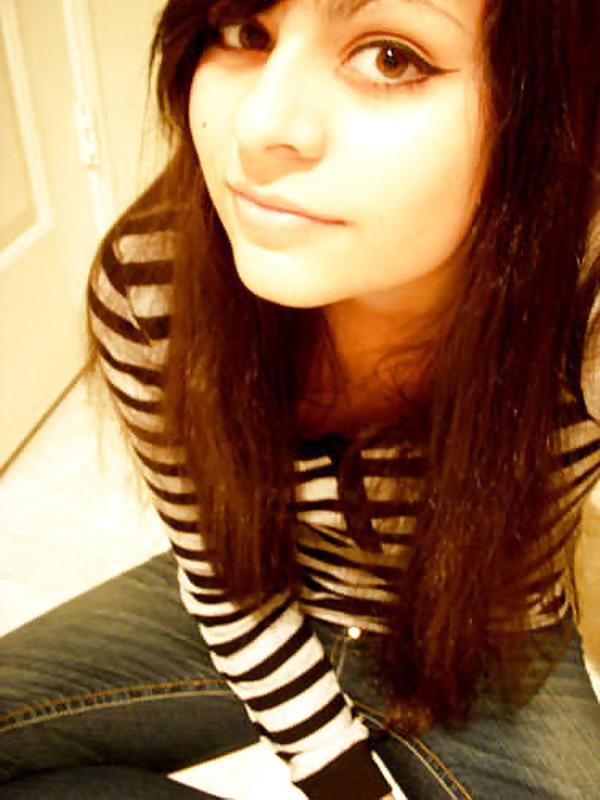 25P Emo Girls