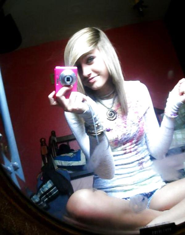 25P Emo Girls